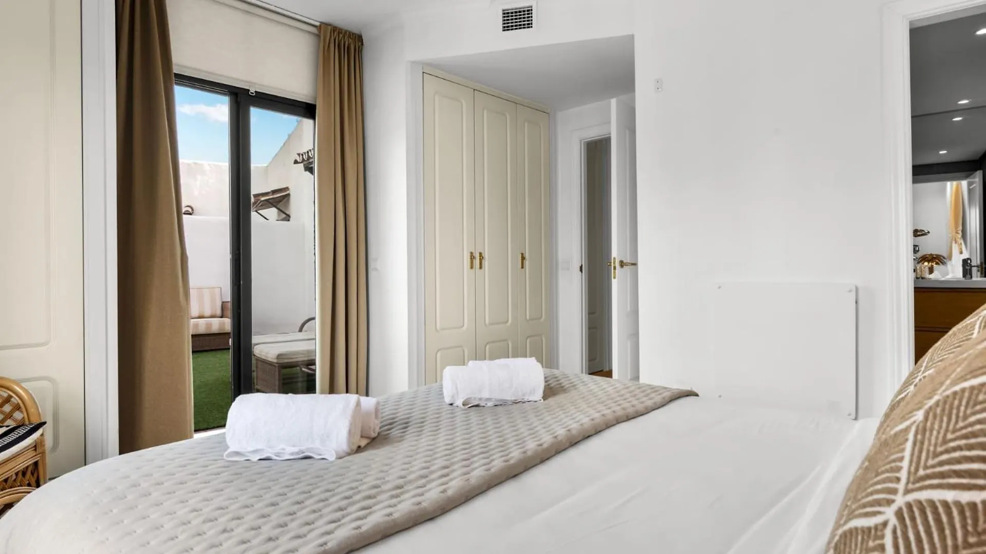 Las Lomas - Pool, Terrace & View Marbella