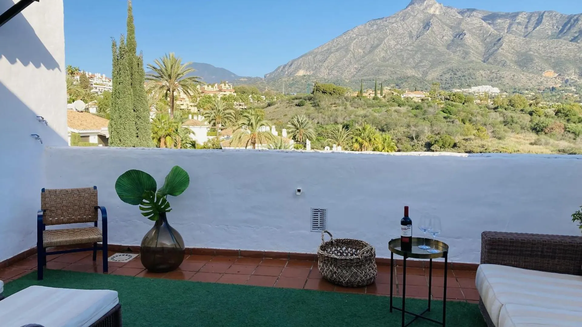 Las Lomas - Pool, Terrace & View Marbella 0*,  Spain