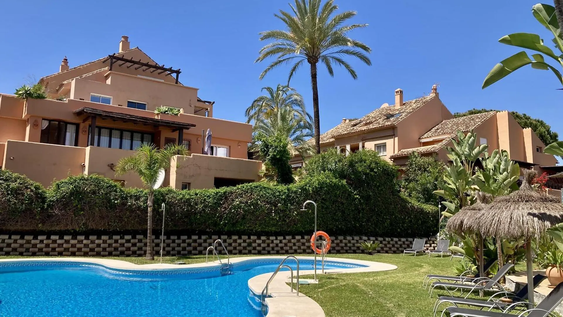 Apartment Las Lomas - Pool, Terrace & View Marbella