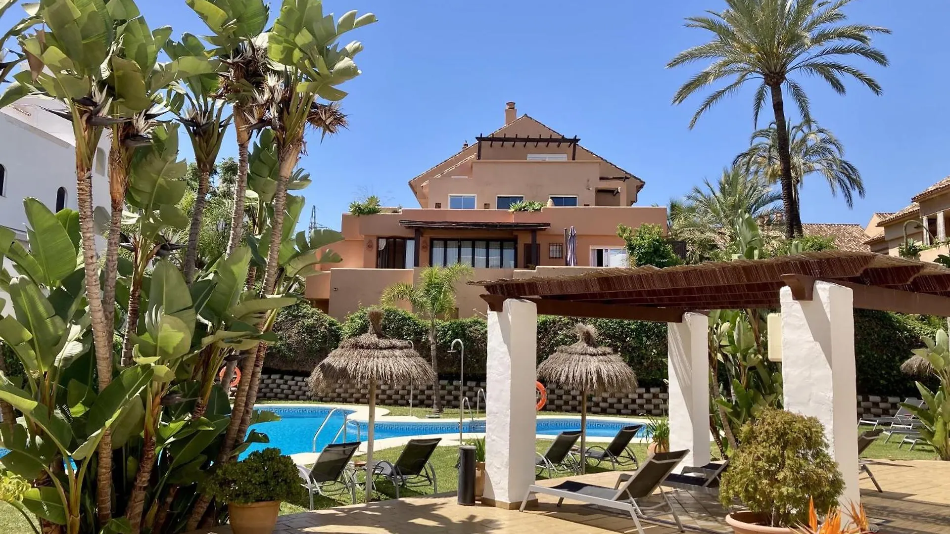 Apartment Las Lomas - Pool, Terrace & View Marbella